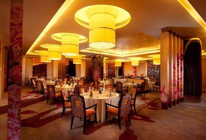 ホテル Hilton Guangzhou Baiyun   Free Shuttle And Phase 1 Registration Service Available For Canton Fair Pe