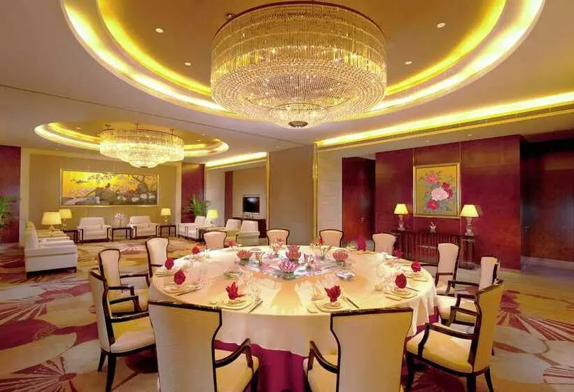 ホテル Hilton Guangzhou Baiyun   Free Shuttle And Phase 1 Registration Service Available For Canton Fair Pe