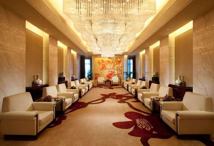 ホテル Hilton Guangzhou Baiyun   Free Shuttle And Phase 1 Registration Service Available For Canton Fair Pe