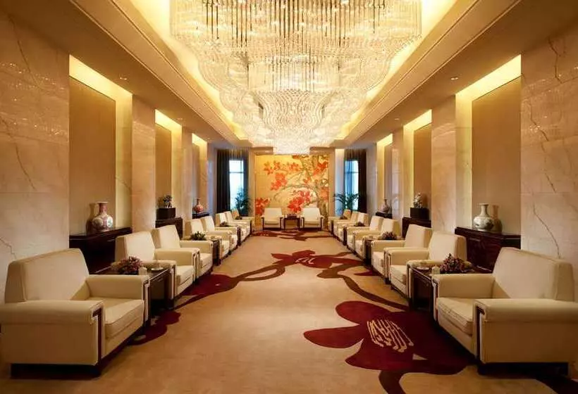 ホテル Hilton Guangzhou Baiyun   Free Shuttle And Phase 1 Registration Service Available For Canton Fair Pe