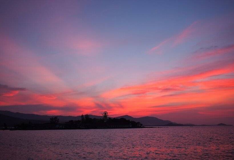 هتل Tango Luxe Beach Villa, Koh Samui