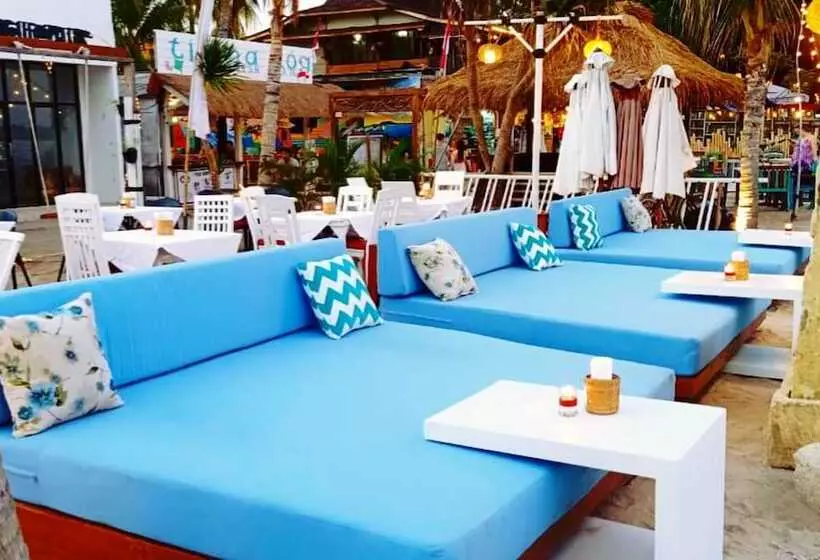 בית מלון כפרי The Beach House Resort