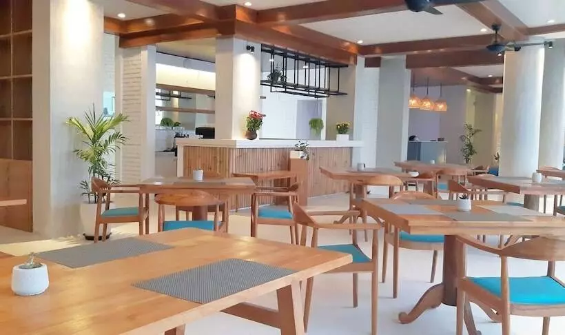 בית מלון כפרי The Beach House Resort