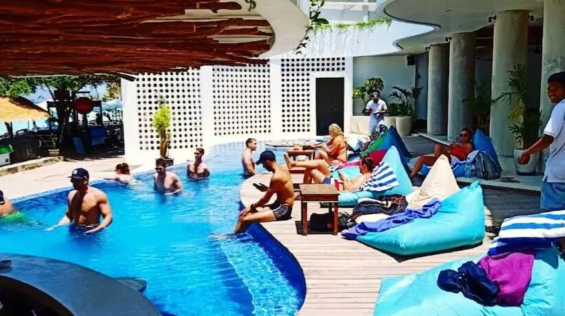 בית מלון כפרי The Beach House Resort