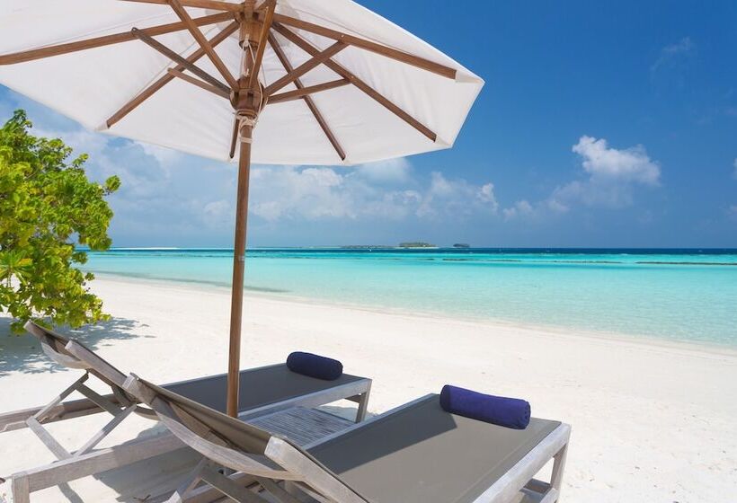 Komandoo Maldives Island Resort