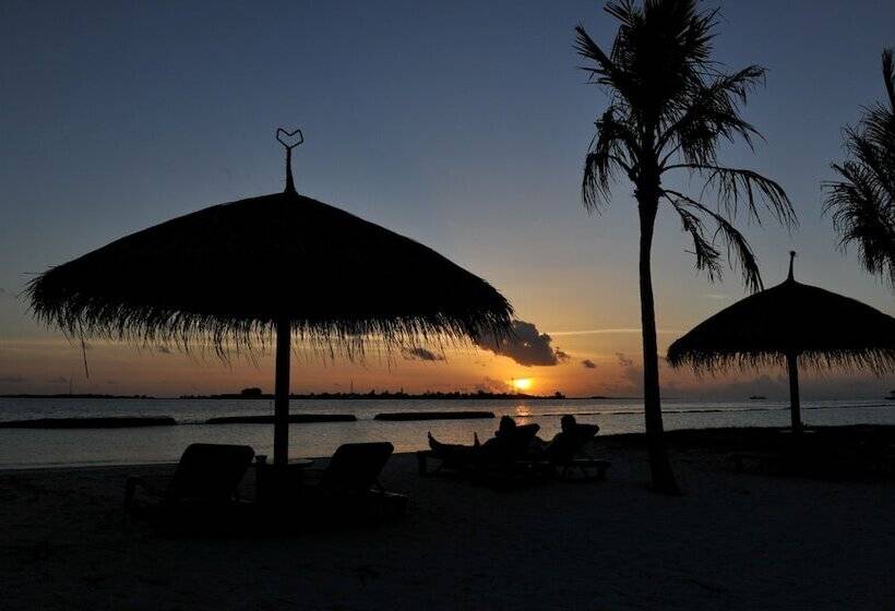 Komandoo Maldives Island Resort