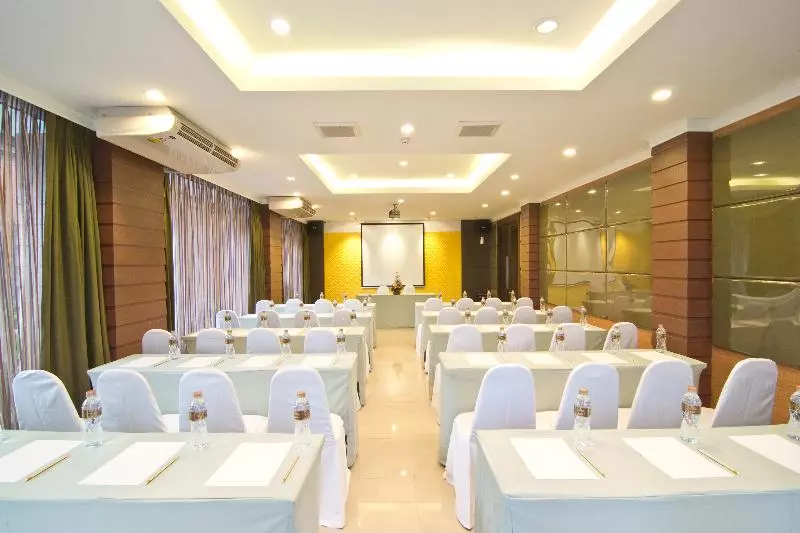 اقامتگاه Golden Sea Pattaya Sha Extra Plus