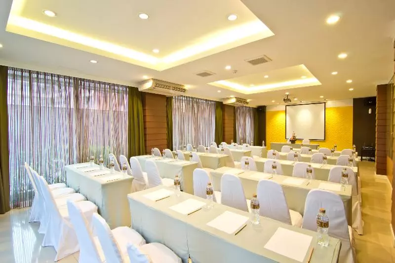 اقامتگاه Golden Sea Pattaya Sha Extra Plus