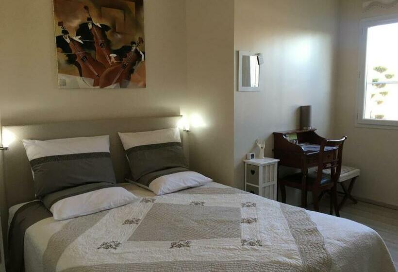 بنسيون La Roseraie Résidence Près De Vichy