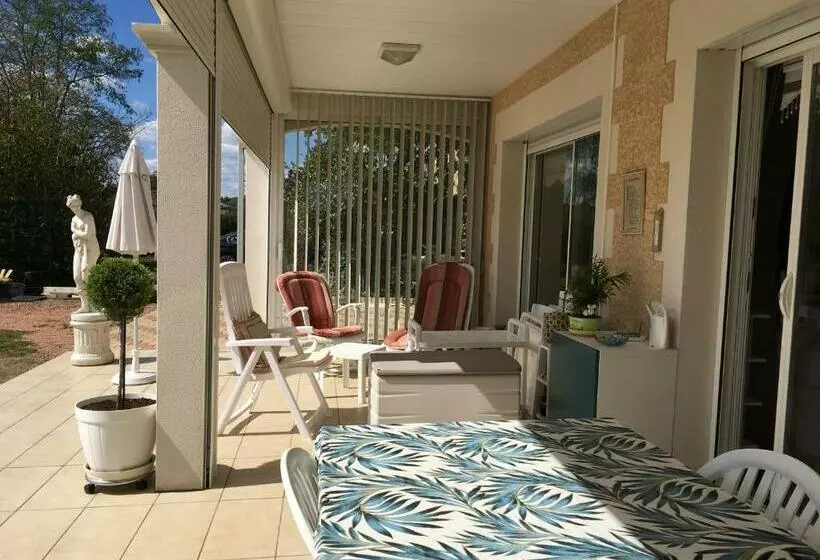 Majatalo La Roseraie Résidence Près De Vichy