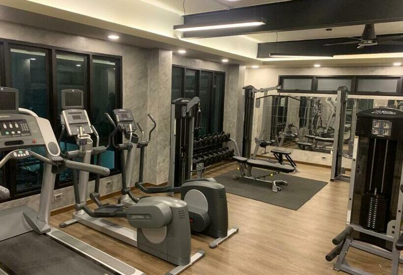 فندق Trio Residence Si Racha