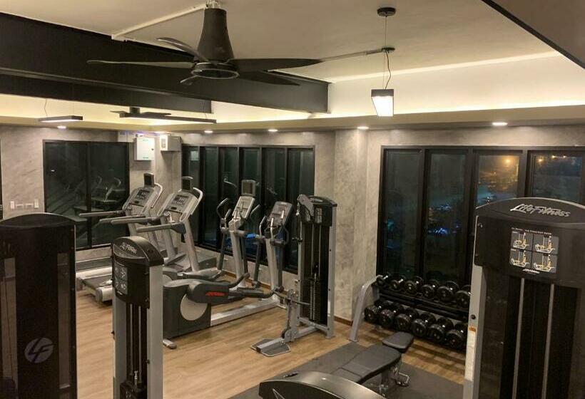 فندق Trio Residence Si Racha