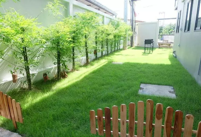 ホテル Trio Residence Si Racha