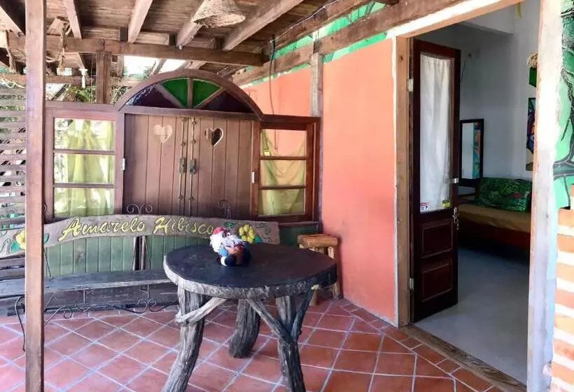 Majatalo Amarelo Hibisco