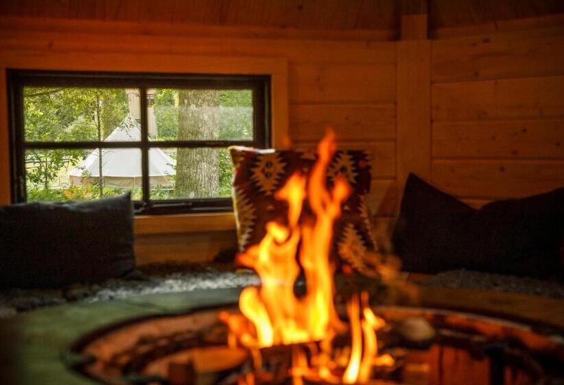 הוסטל Kalvs Skolhus