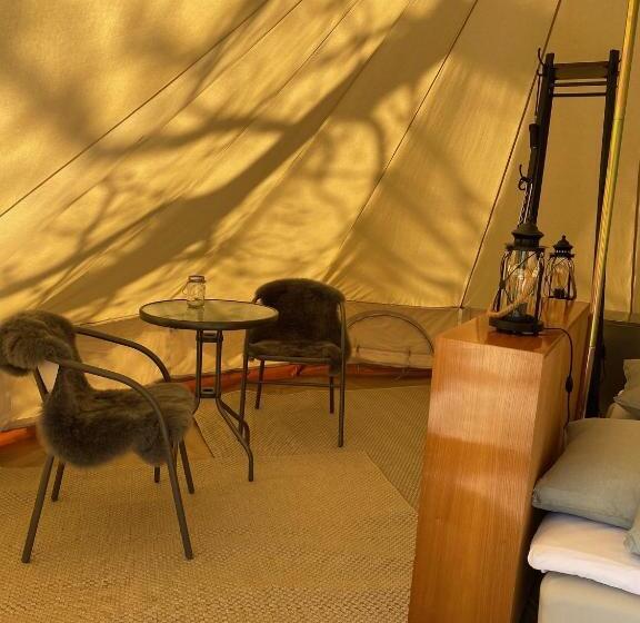 הוסטל Kalvs Skolhus