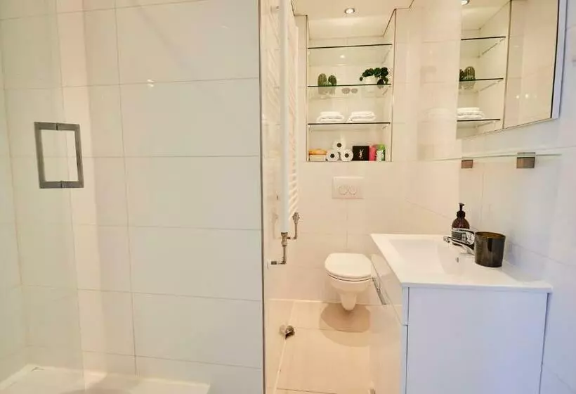 Aamiaismajoitus (B&B) Treehouse Inn