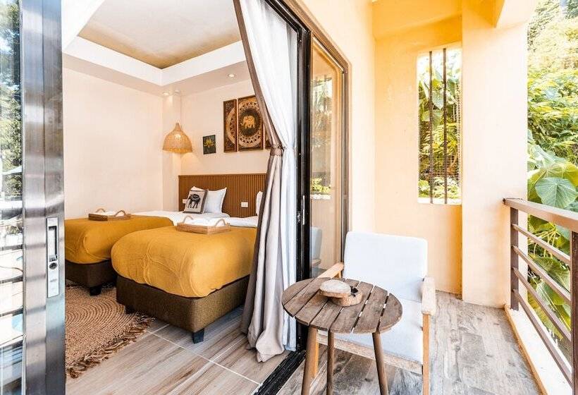 فندق Molly Resorts