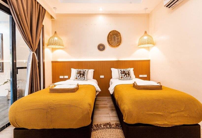 فندق Molly Resorts