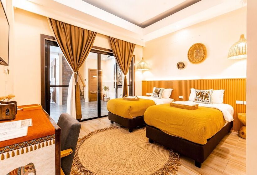 فندق Molly Resorts