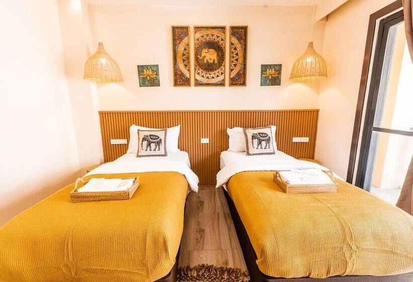 فندق Molly Resorts