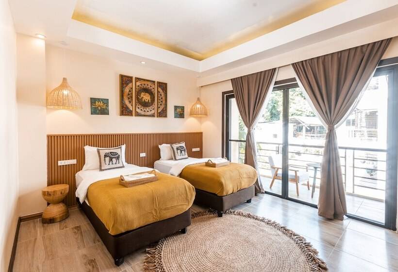 فندق Molly Resorts