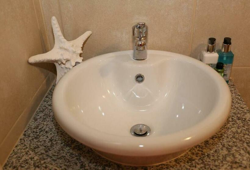 بنسيون Laudin S View