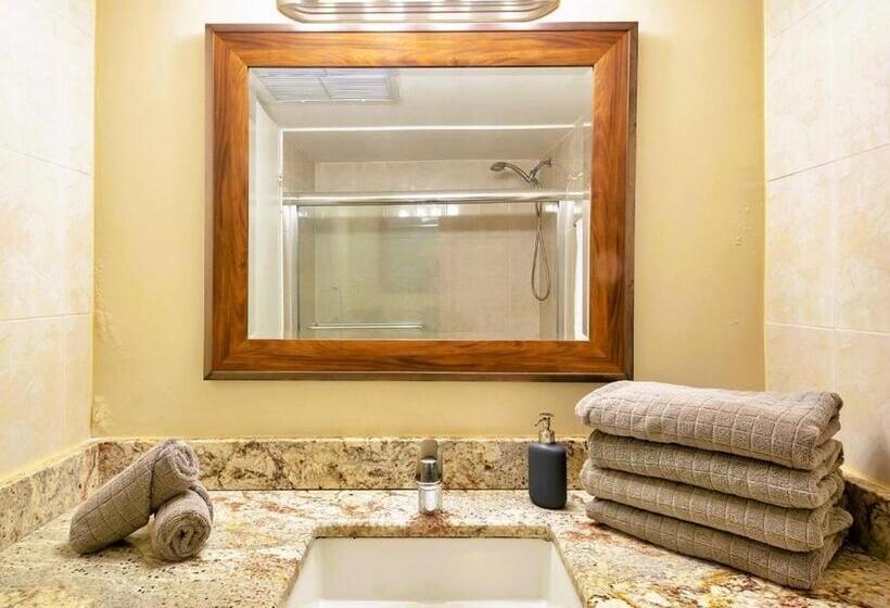 Steps To The Beach Christmas Vacation Pool