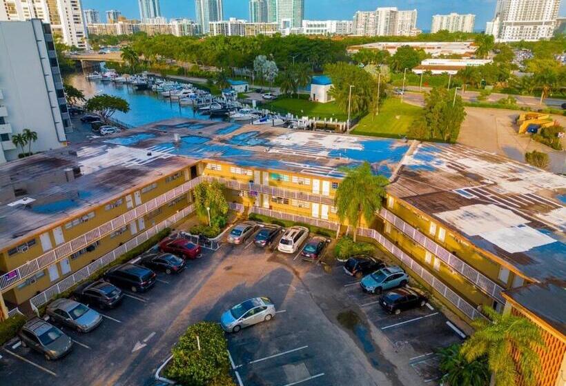 Steps To The Beach Christmas Vacation Pool