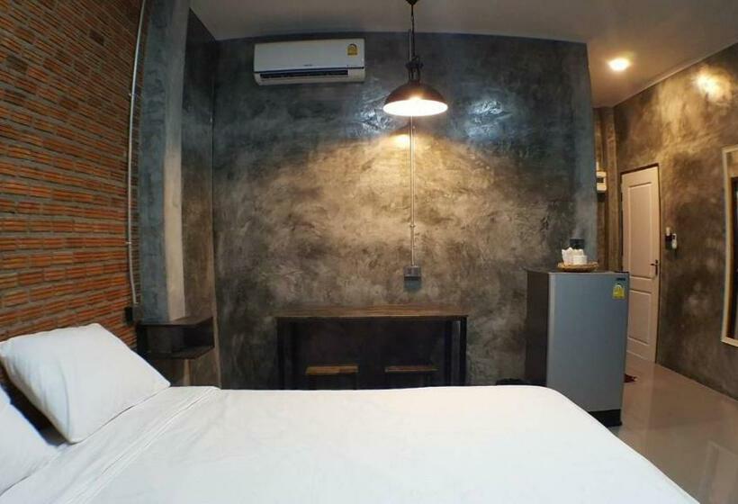 فندق Ban Bunsawaeng Resort