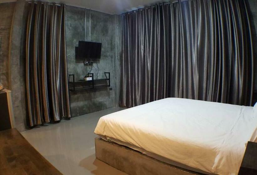 فندق Ban Bunsawaeng Resort