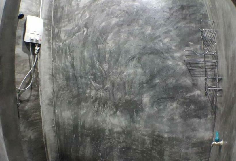 فندق Ban Bunsawaeng Resort