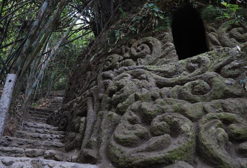 Pensió Mirah Guest House