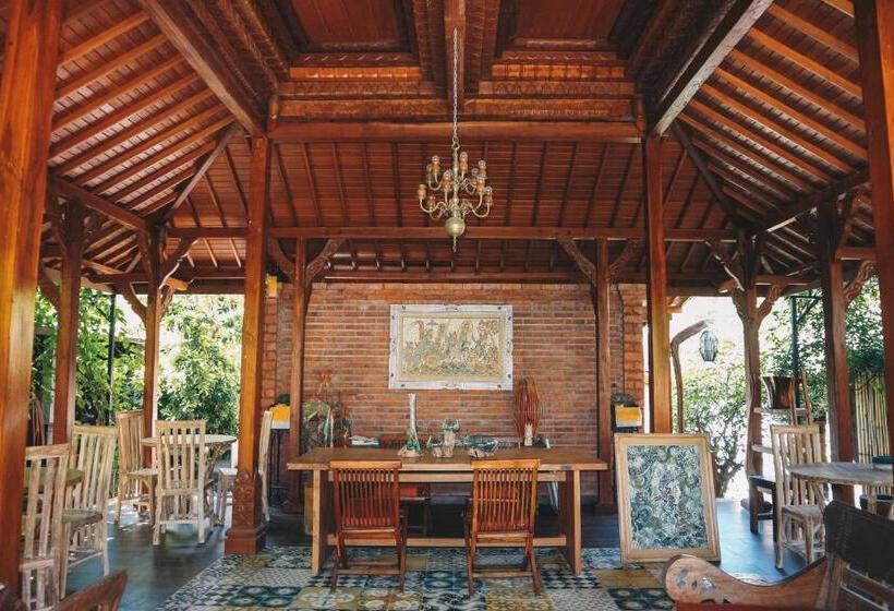 Pensió Mirah Guest House