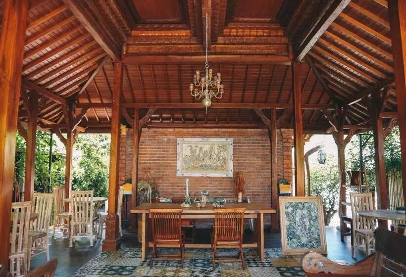 Majatalo Mirah Guest House