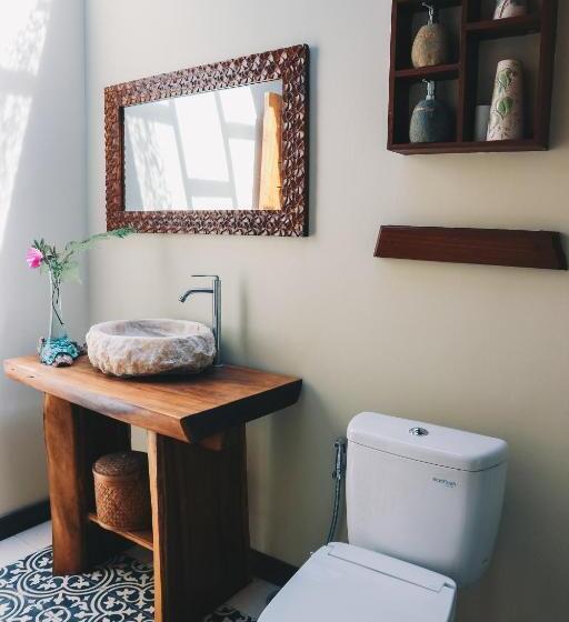 Pensió Mirah Guest House