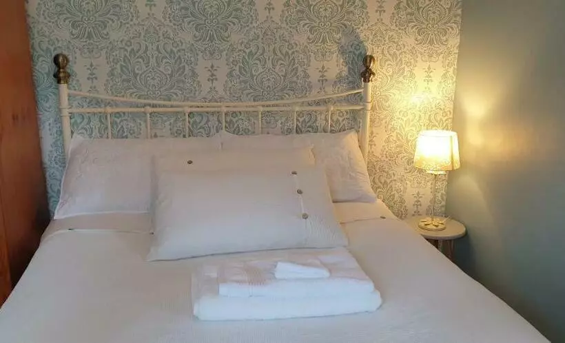 تختخواب و صبحانه Farnham House