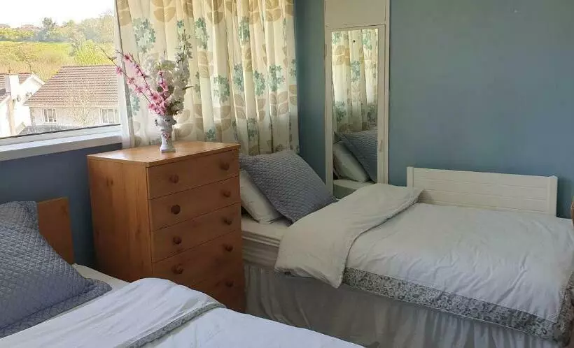 تختخواب و صبحانه Farnham House