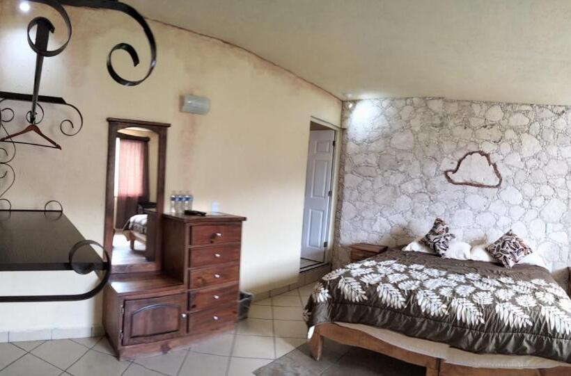 هتل Casa Del Arbol