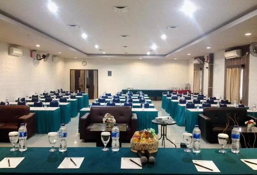 Grand Krakatau Hotel Serang