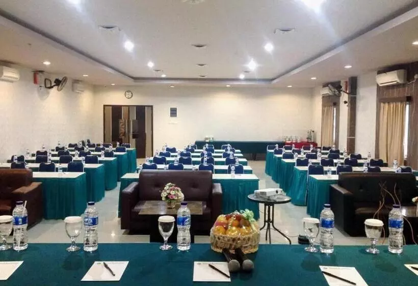 Grand Krakatau Hotel Serang