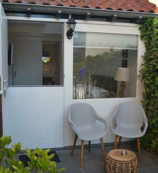 ペンション Behind The Beach