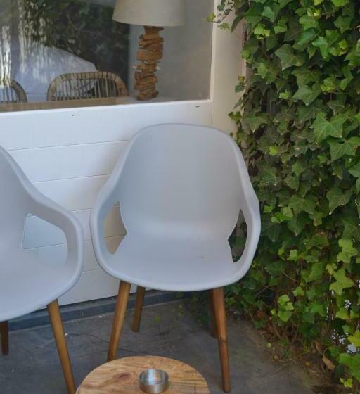 ペンション Behind The Beach