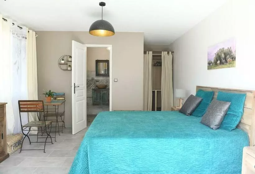 Aamiaismajoitus (B&B) Chambre D Hôtes Du Charme Provençal