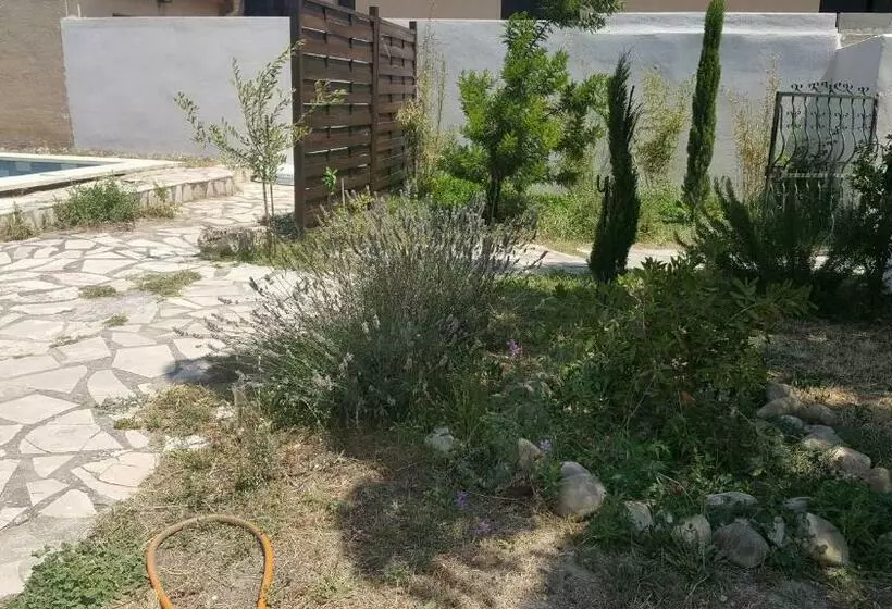 Aamiaismajoitus (B&B) Chambre D Hôtes Du Charme Provençal