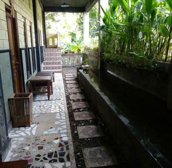 פנסיון Buana Asti Homestay