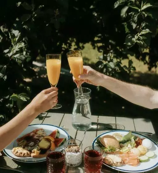 Hotelli Tackork Gård & Marina