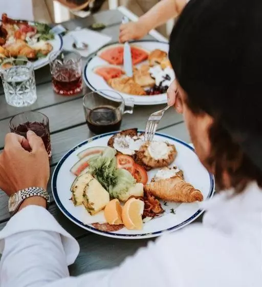 Hotelli Tackork Gård & Marina