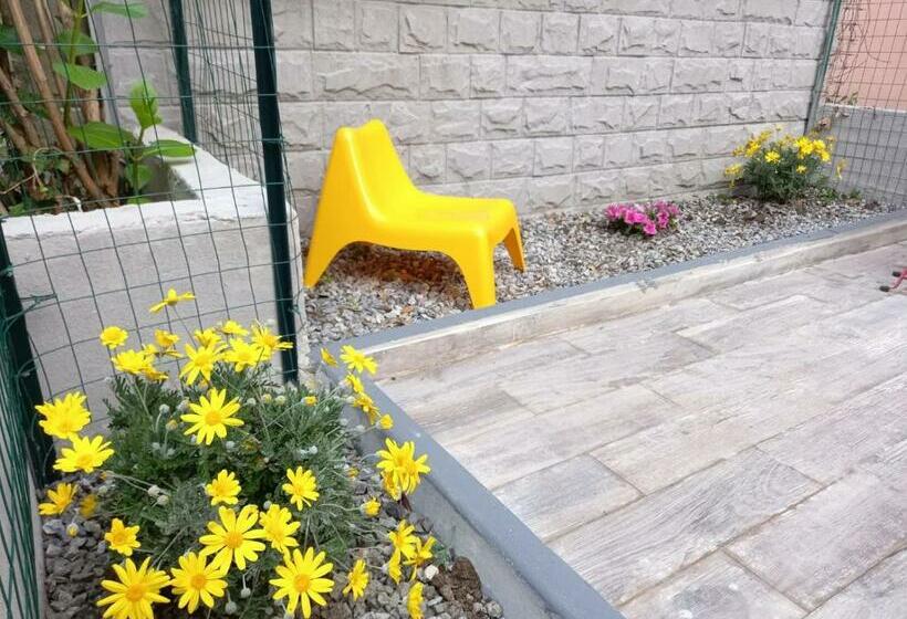 Пансион Pink House Garden