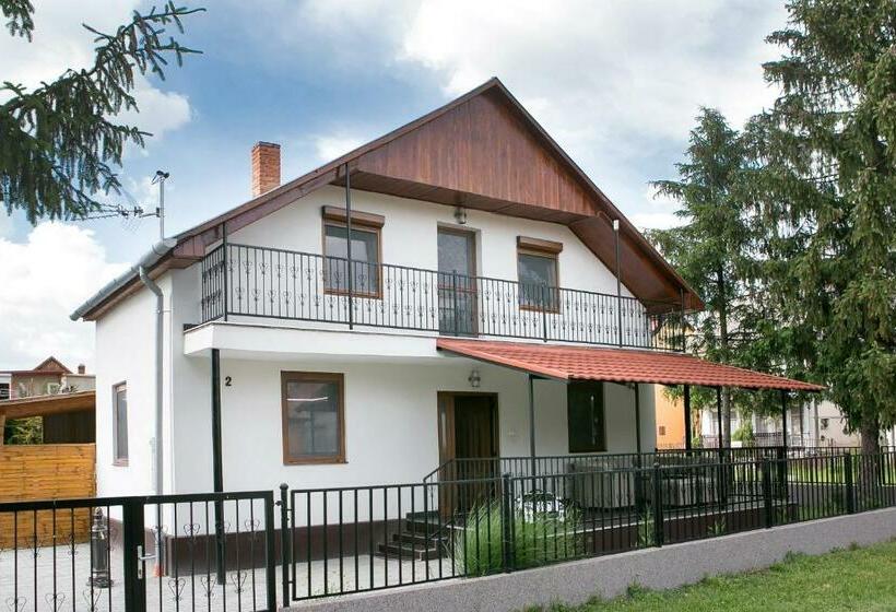 펜션 Starlight Apartment